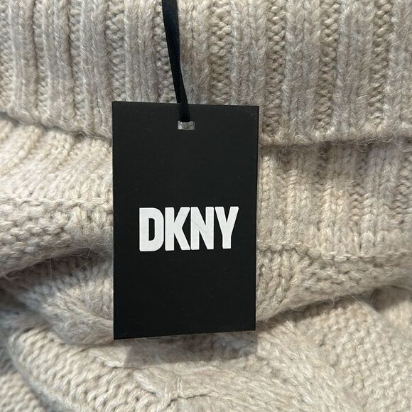 DKNY - Women's Oversized Cable Knit Oat Sweater In Camel- New with Tag - Picture 3 of 3